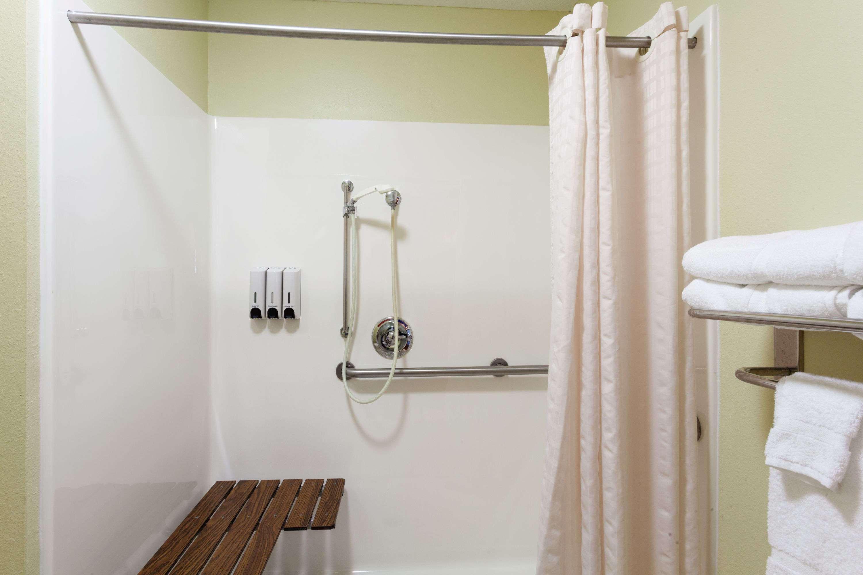 Baymont By Wyndham Hotel Dale