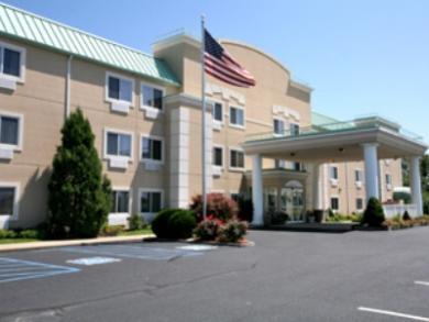 Baymont By Wyndham Hotel Dale